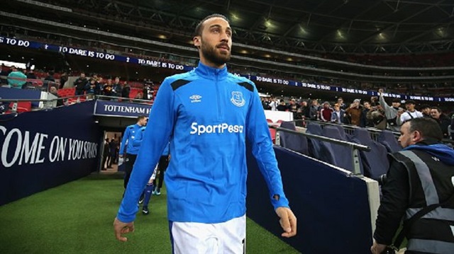 Milli futbolcu Cenk Tosun, Everton formasıyla ilk maçına Tottenham karşısında çıktı. 