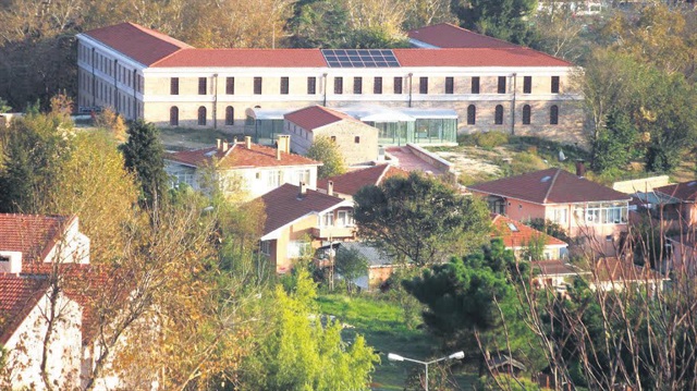 Beykoz'daki tarihi kışla binası Bezmialem'e devredildi