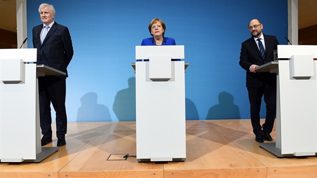 German Chancellor Angela Merkel (2nd L), Bavarian Prime Minister Horst Seehofer (CSU) (L) and Social Democratic Party, SPD chairman Martin Schulz (3rd L) hold a joint press conference after the exploratory talks between Merkel's conservative bloc and the Social Democrats on forming a new German government in Berlin, Germany