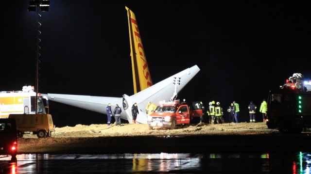 Trabzon Havalimanı'nda yolcu uçağı pistten çıktı: 162 yolcu tahliye edildi