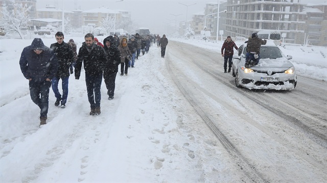 Meteoroloji İstanbul'a kar yağışı için saat verdi.