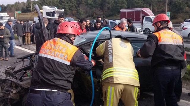  Kaza nedeniyle TEM Otoyolu Ankara istikametinde 10 kilometreyi bulan araç kuyruğu oluştu.