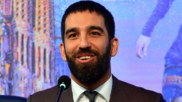 Arda Turan Başakşehir'le resmi sözleşme imzaladı.