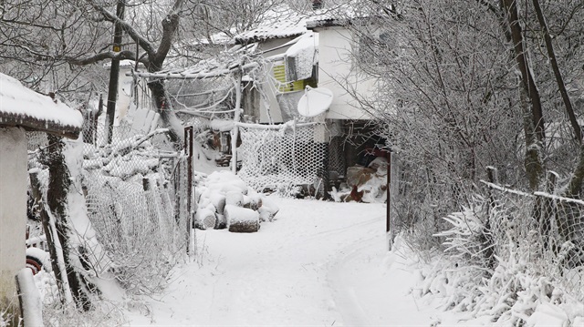 Kırklareli'nin yüksek kesimlerinde kar yağışı etkili oluyor