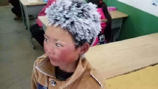330 ألف دولار ​بسبب نضاله من أجل العلم.. طفل صيني يتحدى الجليد
