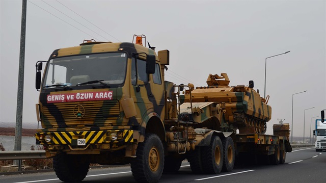الجيش التركي يرسل تعزيزات إضافية إلى الحدود مع سوريا