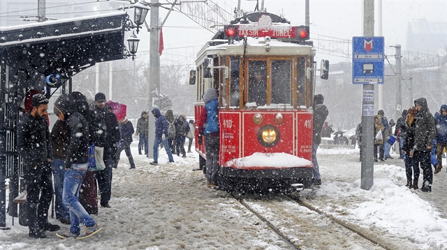 İstanbul'a kar yağının neden gerçekleşmediğini uzmanlar yorumladı. 