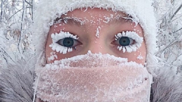 ​Dünyanın en soğuk köyü olarak bilinen Rusya'ya bağlı Oymyakon köyünde termometreler eksi 62'yi gösterdi. 