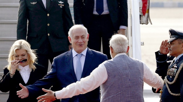 رئيس وزراء الاحتلال الإسرائيلي بنيامين نتنياهو مع نظيره الهندي رئيس الوزراء الهندي، ناريندرا مودي