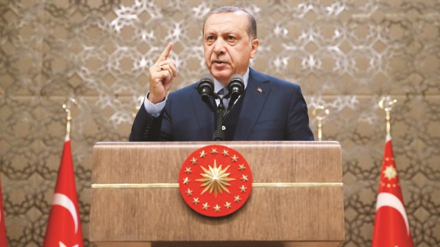 Cumhurbaşkanı Erdoğan, ABD’nin Türkiye sınırında terör ordusu kurduğunu ikrar ettiğini vurgulayarak, “Bize düşen de bu terör ordusunu daha doğmadan boğmaktır."dedi.