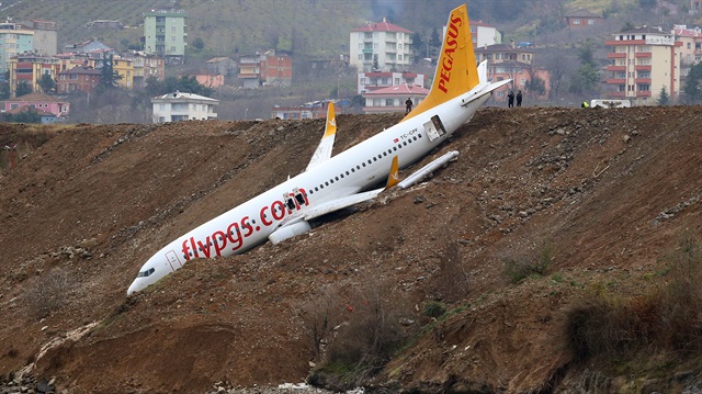 Trabzon Havalimanı'nda pistten çıkan uçak için kurtarma çalışmaları başlatıldı. 
