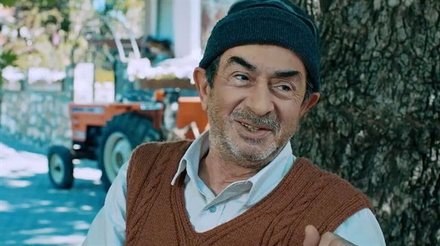 Usta oyuncu Turan Özdemir, Beykoz'da kiraladığı evde ölü bulundu.