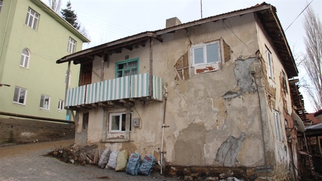 Ahmetçe köyündeki 9 evde hasar tespiti yapıldı. 