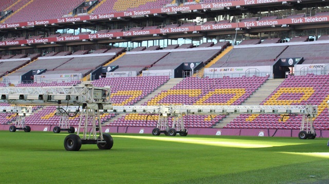 Türk Telekom Stadyumu'nda hibrit çim için çalışmalar sürdürülüyor.