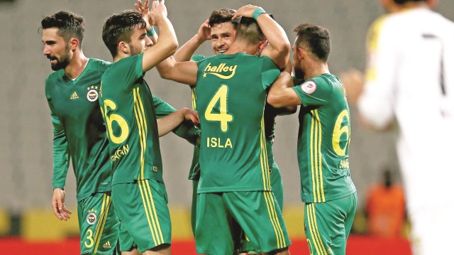 Fenerbahçe, Olimpiyat Stadı'nda oynanan ikinci maçta da rakibini 1-0 mağlup ederek çeyrek finale yükseldi. 