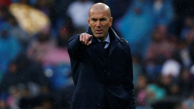Zidane yönetimindeki Real Madrid, ligde lider Barcelona'nın 19 puan gerisine düştü.