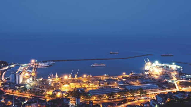 Uzakdoğu ile Avrupa’yı bağlayan İpek Yolu’nun kapısı Trabzon Limanı’nın halka arzı onaylandı. 325 milyon lira değerindeki limanın yüzde 30’u, hisse başına 15,50 liradan halka açıldı.