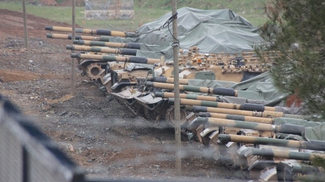 Tanklar ve zırhlı askeri araçlar Afrin için hazır kıta.