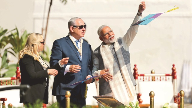 İsrail Başbakanı Netanyahu’nun 6 günlük Hindistan ziyareti devam ediyor. Netanyahu ile Modi’nin yakınlığı dikkatlerden kaçmıyor.