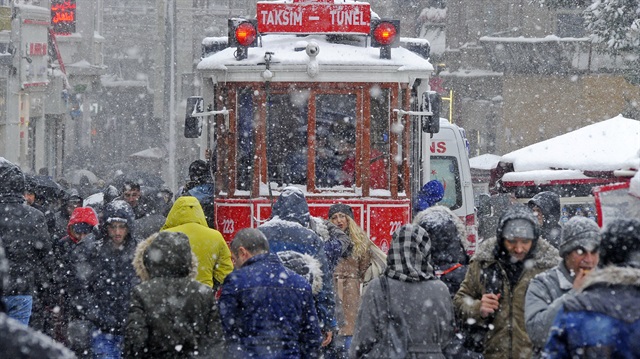 İstanbul'a yılın ilk kar yağışı ne zaman düşeceği açıklandı. 