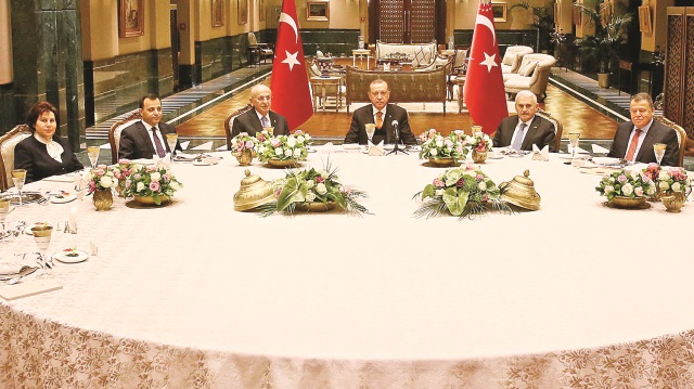Cumhurbaşkanı Erdoğan yasama, yürütme ve yargı organlarının temsilcileriyle yemekte bir araya geldi.