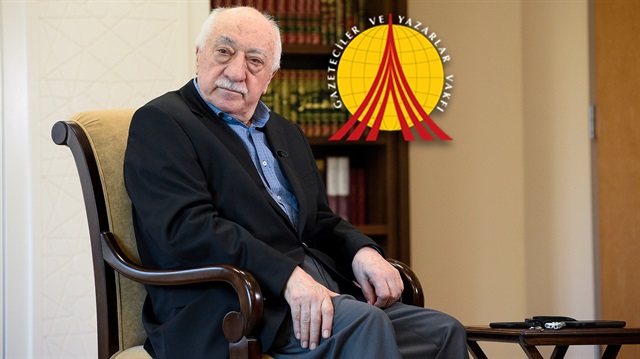 Fetullah Gülen, Gazeteciler ve Yazarlar Vakfı’nın onursal başkanıydı.
