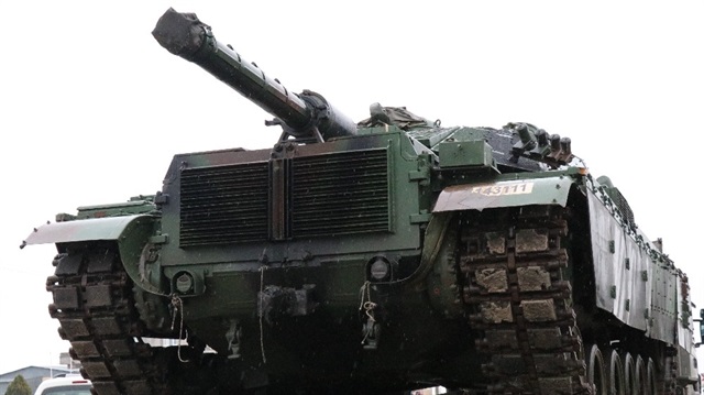 Afrin harekatı için sınıra sevk edilen askeri tank.