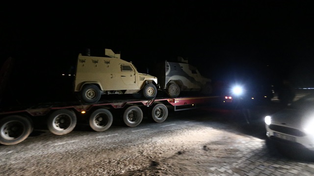 Sınırda konuşlu birliklere takviye amaçlı gönderilen askeri araçlar Kilis'e ulaştı.