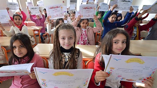 73 ألف سوري يتسلمون بفرح شهاداتهم المدرسية في أورفه التركية
