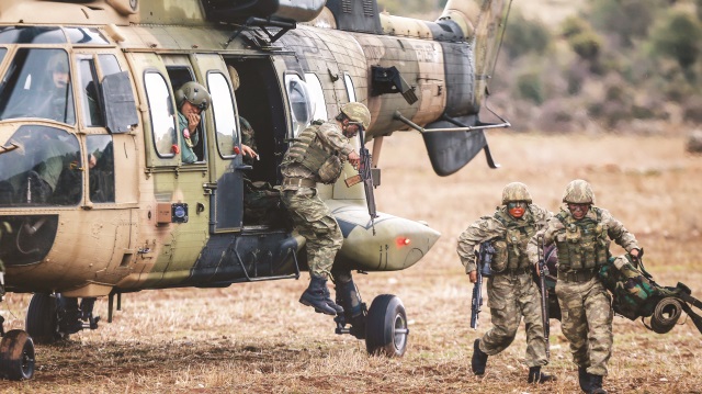 ​Afrin’deki teröristlerin iki tugayla kuşatılacağı harekâtta düğmeye basıldı. 