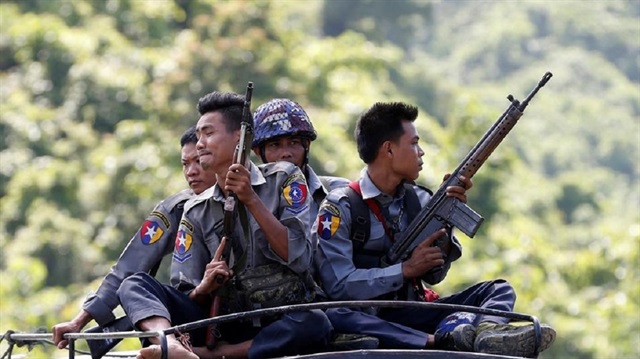 جنود من الجيش في ميانمار