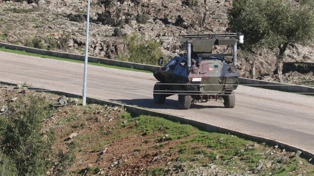 Sınırda askeri araçtan yüksek sesle 'Fetih Marşı' çalındı. 