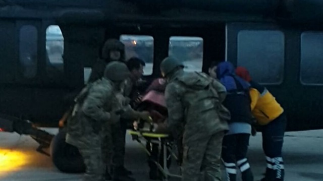 مروحية عسكرية تركية تسعف "حاملًا" تعذر نقلها للمشفى بسبب الثلوج