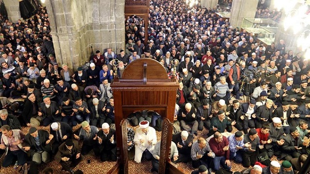 Erzurum'da yapılan 1001 Hatim'de polislere, askerlere ve şehitlere dua edildi. 