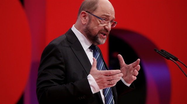 SPD leader Schultz speaks during the SPD's one-day party congress in Bonn