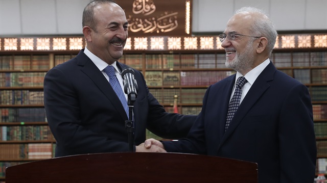 جاويش أوغلو يعقد اجتماعًا مع رئيس وزراء العراق
