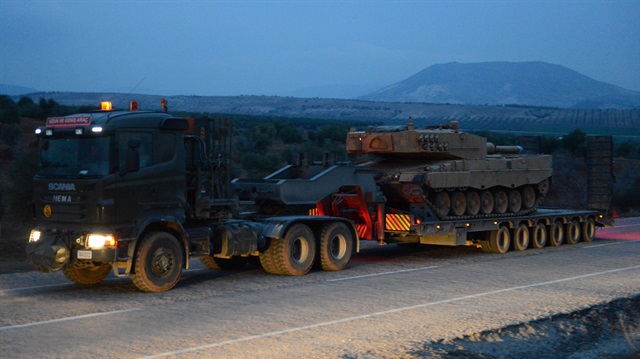 7 tank yüklü tır ve askeri personelden oluşan konvoy, Kilis merkeze bağlı Gülbaba köyüne ulaştı