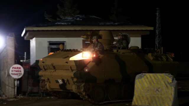 الجيش التركي يدفع بتعزيزات جديدة باتجاه اعزاز السورية