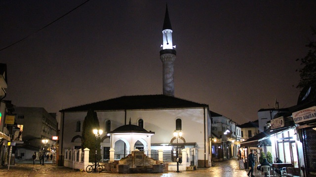 Eski Üsküp Türk Çarşısı'nda bulunan Murat Paşa Camisi'nde yatsı namazı öncesi Zeytin Dalı Harekatı için program düzenlendi.