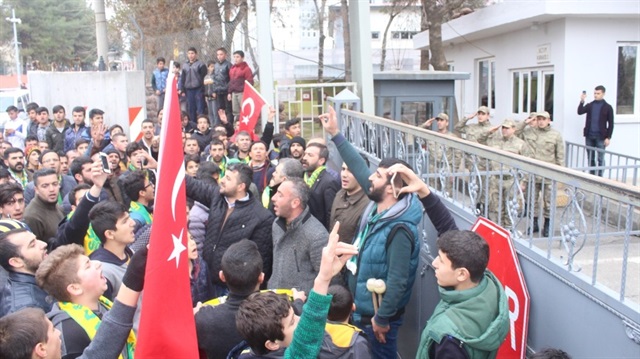 Adıyaman'da birçok kişi, Afrin'deki Zeytin Dalı Harekatı'na katılmak için gönüllü oldu