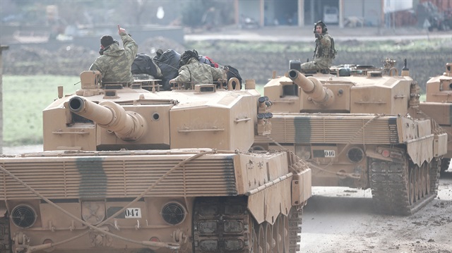 Tanklar Afrin’e ilerliyor.