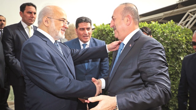 Çavuşoğlu, Irak Dışişleri Bakanı İbrahim el-Caferi ile görüştü. İki bakan görüşmenin ardından basın toplantısı düzenledi.