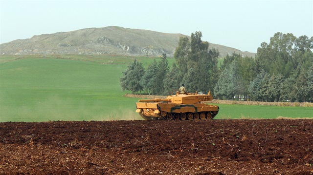 Çok sayıda tank ve zırhlı araç, Suriye sınırına gönderildi.