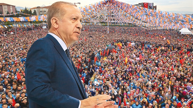 Cumhurbaşkanı Erdoğan, terör örgütü PYD/PKK’nın Afrin’den kaçtığına vurgu yaparak, “Dedim ya onlar kaçacak, Mehmetçiğim, bizler hep birlikte kovalayacağız” dedi.