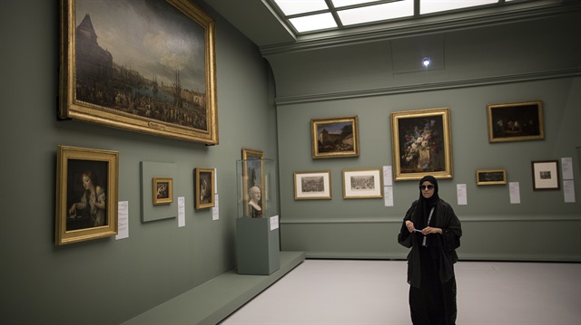 BAE, Fransa'dan isim hakkını alarak kurduğu Abu Dabi Louvre Müzesi'ni açtı.