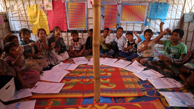 Rohingya children attend classes in a learning centre run by UNICEF at Balukhali refugee camp in Cox's Bazar, Bangladesh, January 20, 2018. REUTERS/Mohammad Ponir Hossain