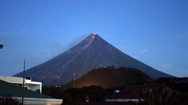 Philippines raises volcano alert again; hazardous eruption seen imminent