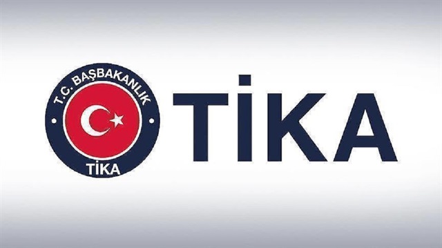 "تيكا" التركية توزع الطعام الساخن لـ 2500 طالب فليبيني