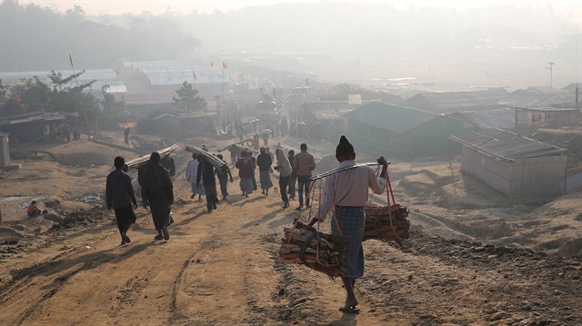 Rohingya refugees walk at Jamtoli camp in the morning in Cox's Bazar, Bangladesh, January 22, 2018. REUTERS/Mohammad Ponir Hossain