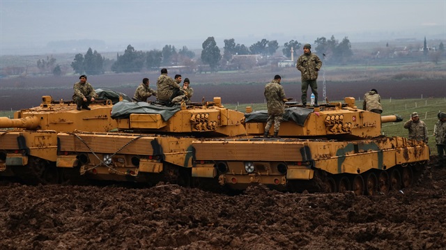 Afrin'in terörden temizlenmesine yönelik başlatılan Zeytin Dalı Harekatı kapsamında tanklar sınır bölgelere sevk edildi.